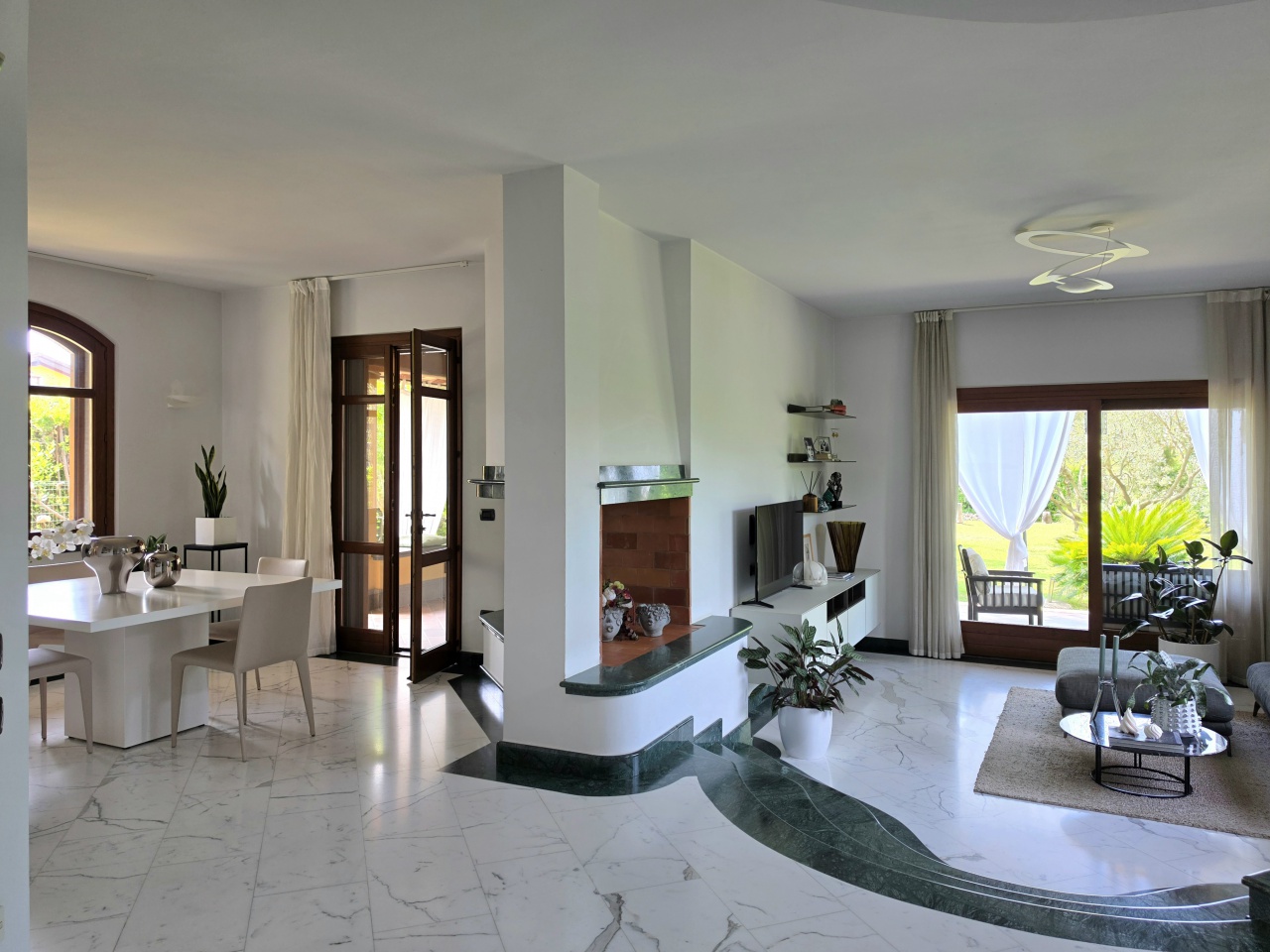 Villa con giardino a Massa