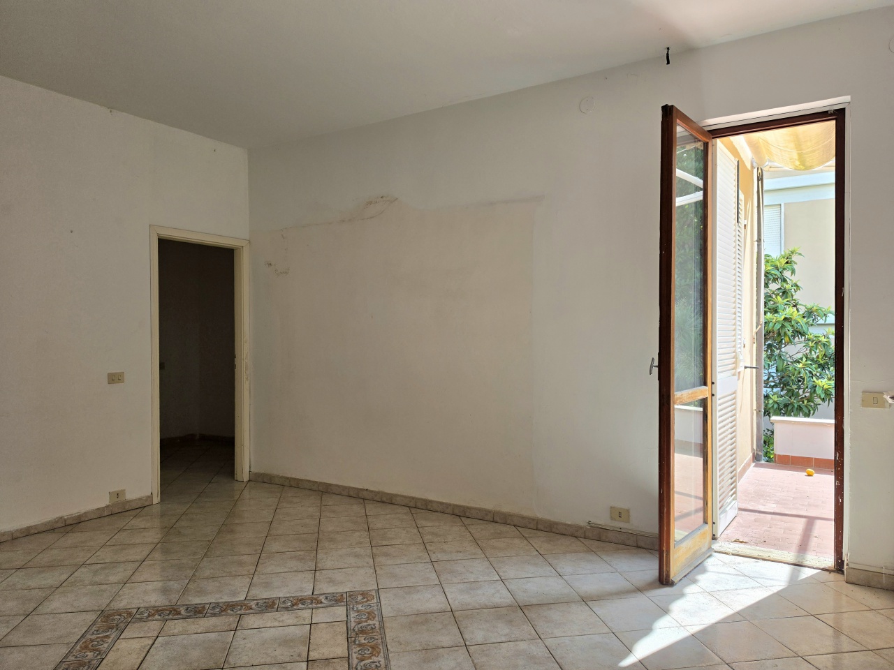 Appartamento con terrazzo a Massa