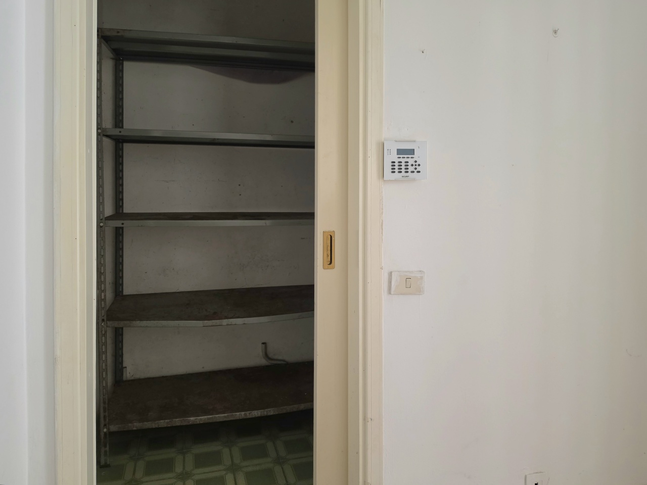 Appartamento con terrazzo a Massa