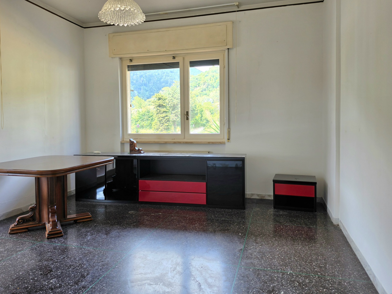 Quadrilocale con terrazzo a Massa
