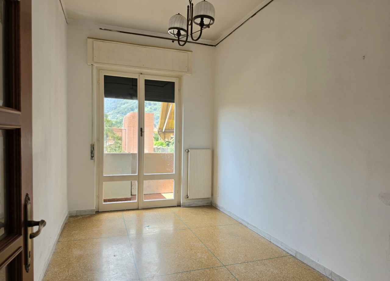 Quadrilocale con terrazzo a Massa