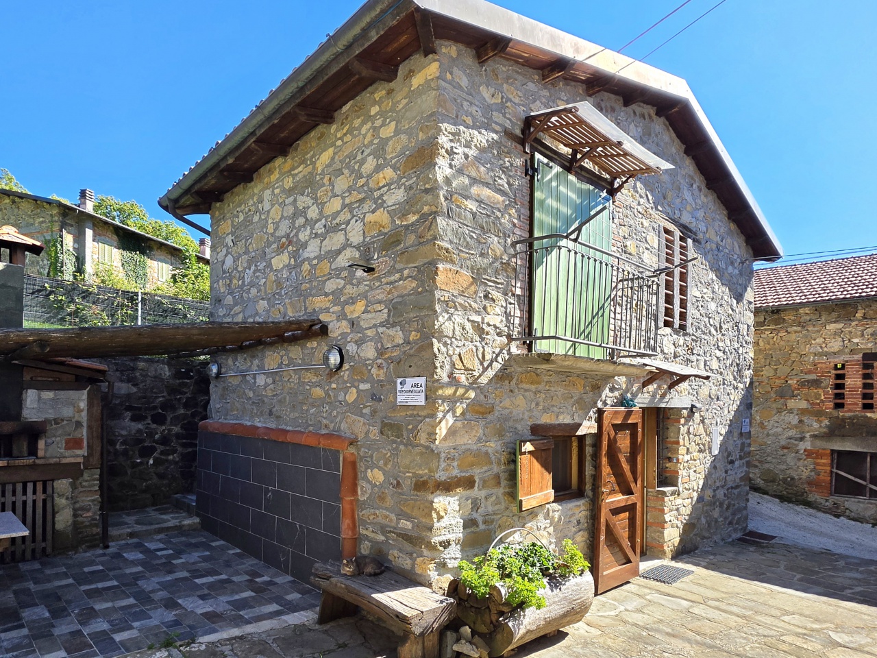 Casa indipendente in vendita a Giuncugnano