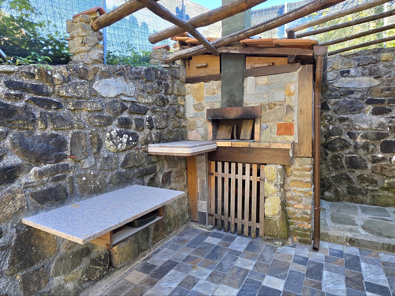 Casa indipendente in vendita a Giuncugnano