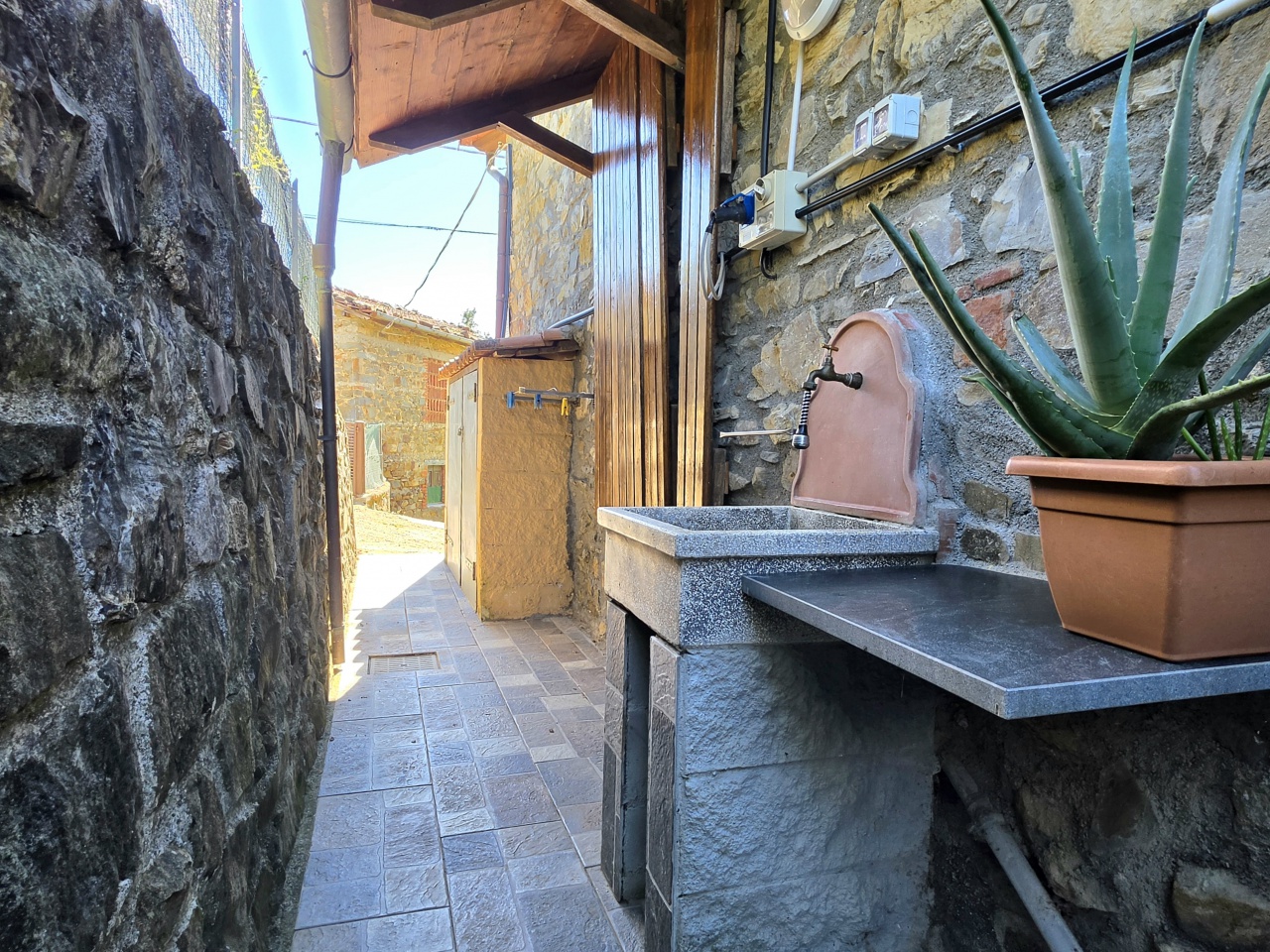 Casa indipendente in vendita a Giuncugnano