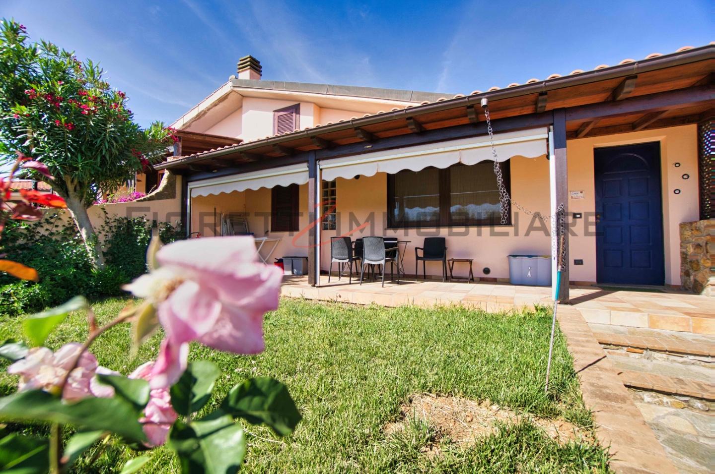 Villa Bifamiliare con giardino, Follonica prato ranieri