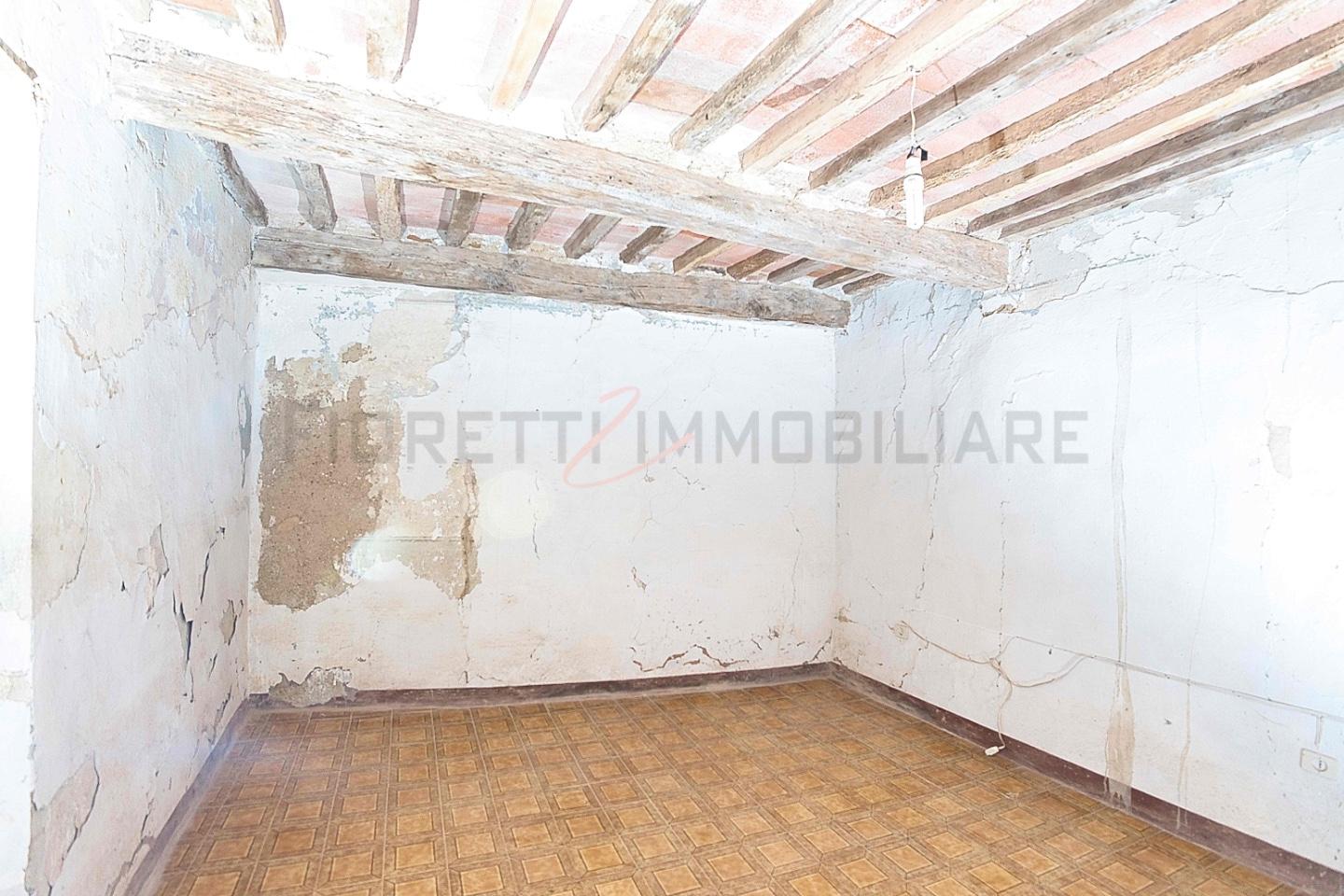 Trilocale da ristrutturare a Sassetta