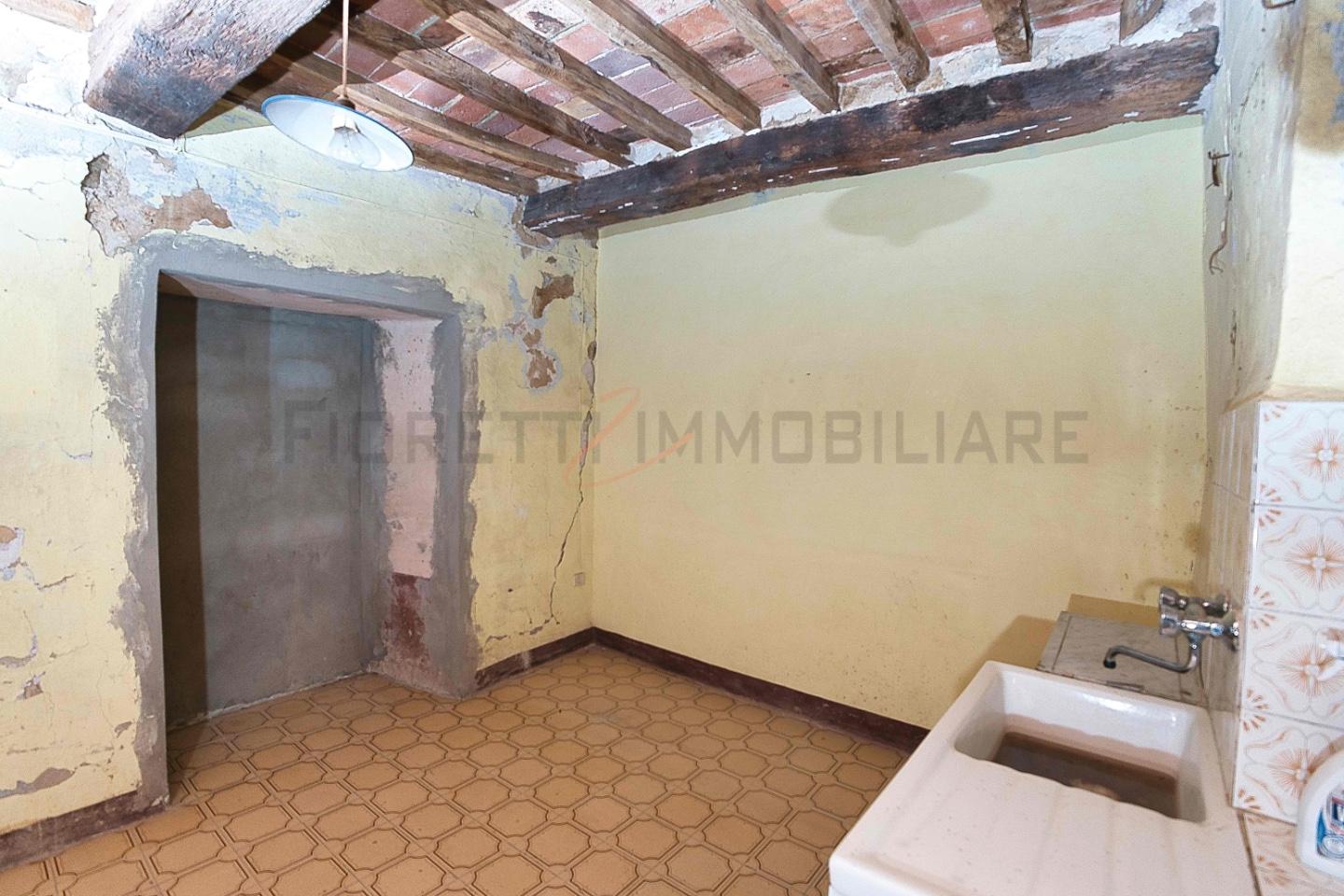 Trilocale da ristrutturare a Sassetta