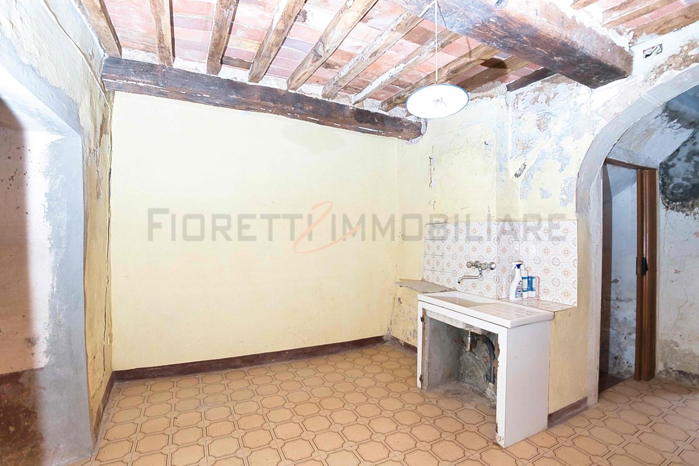 Trilocale da ristrutturare a Sassetta