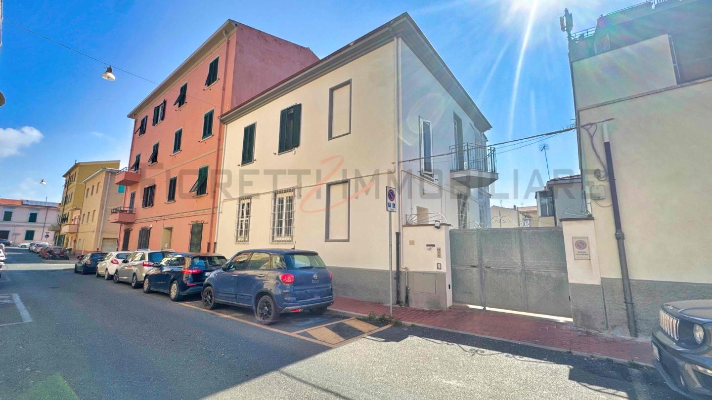 Quadrilocale con giardino a Piombino