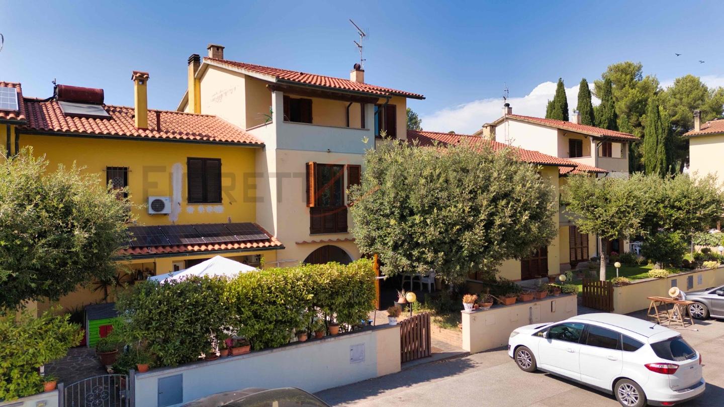 Villa con giardino a Suvereto