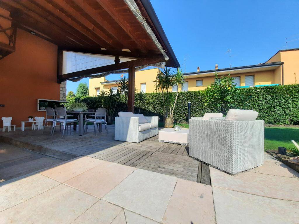 Villa in vendita a Montecchia di Crosara