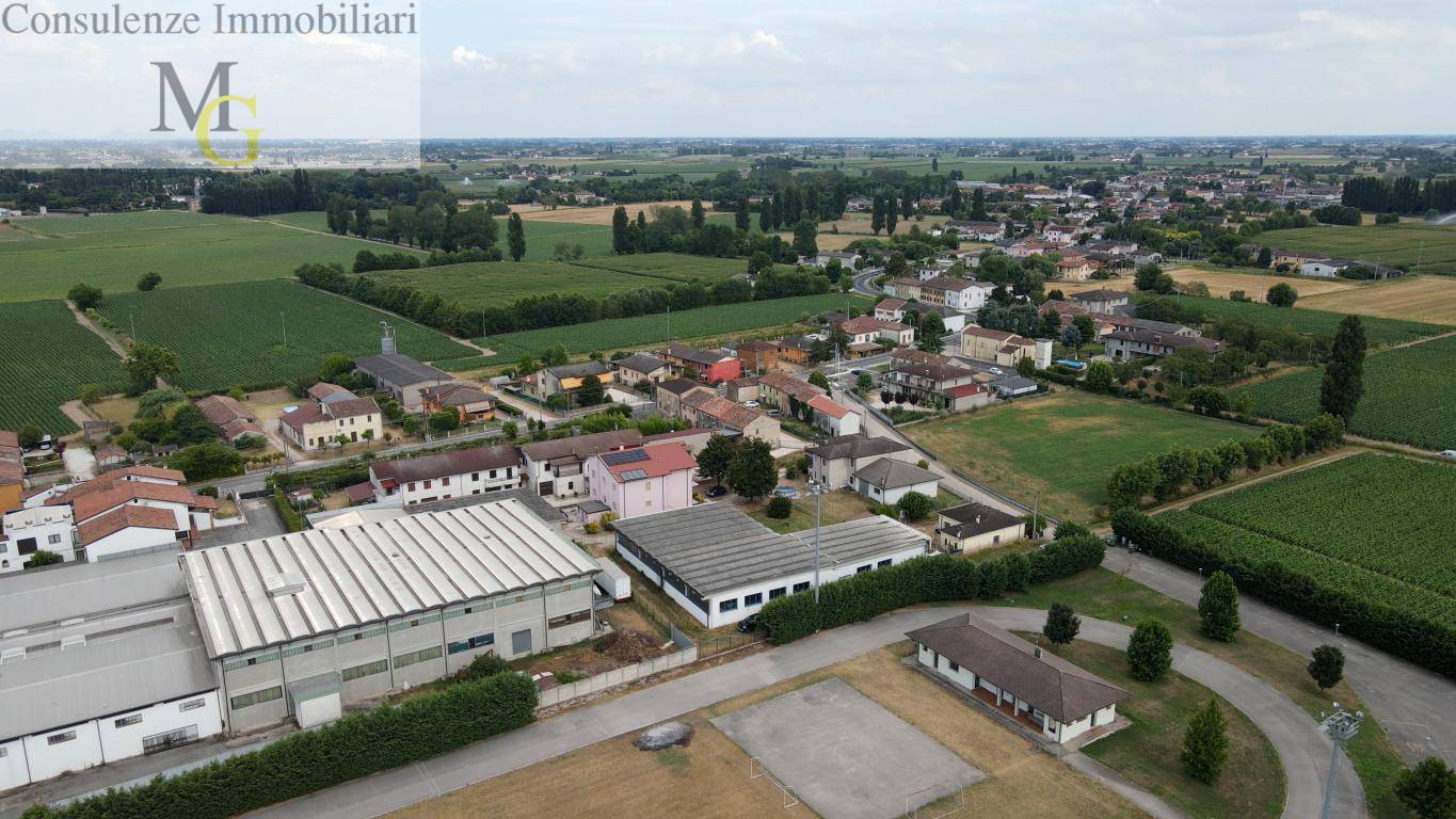 capannone artigianale/magazzino in vendita a Salizzole, Valmorsel