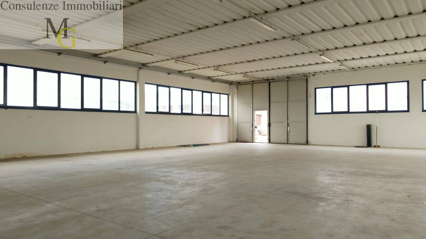 capannone artigianale/magazzino in vendita a Salizzole, Valmorsel