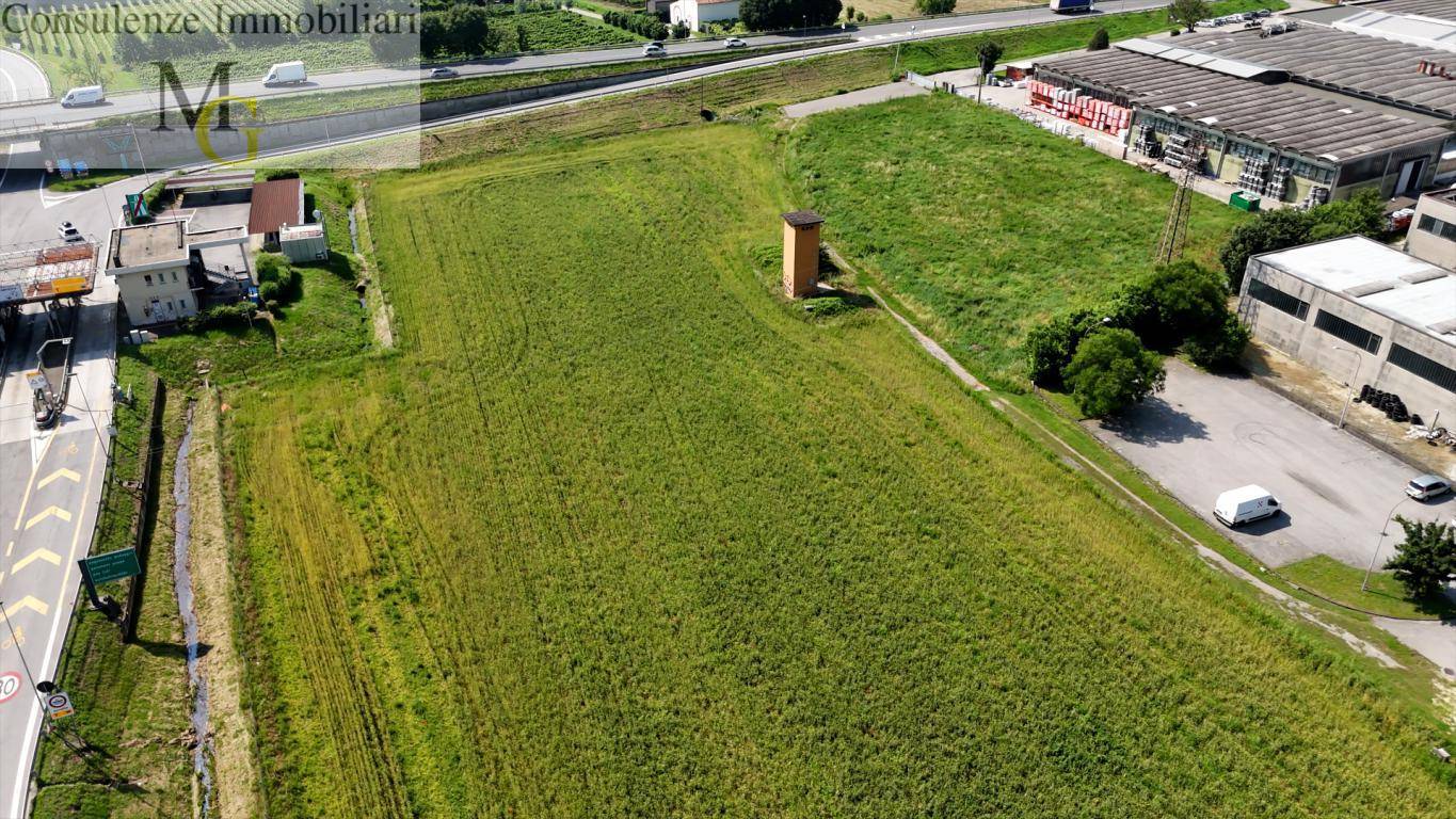 Terreno edificabile in vendita a Gambellara