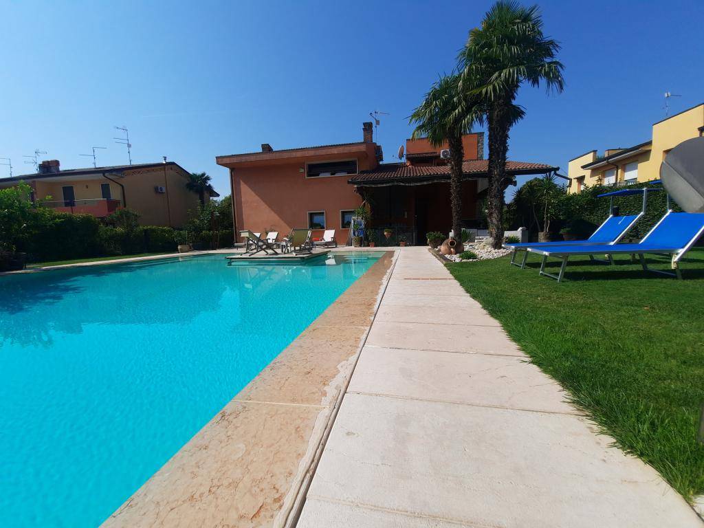 Villa in vendita a Montecchia di Crosara