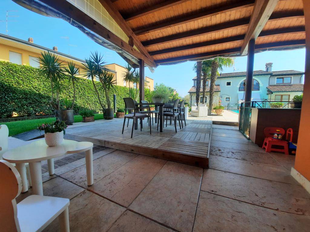 Villa in vendita a Montecchia di Crosara