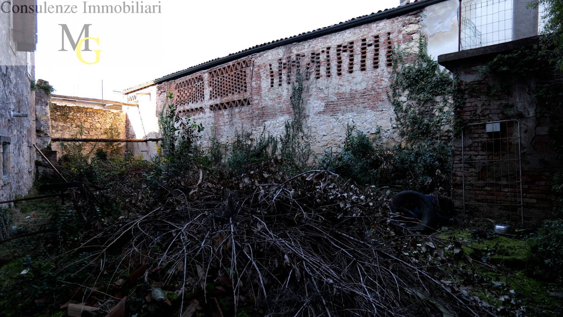 Rustico in vendita a Monteforte d'Alpone