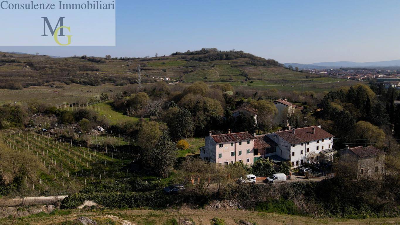 Rustico in vendita a Soave