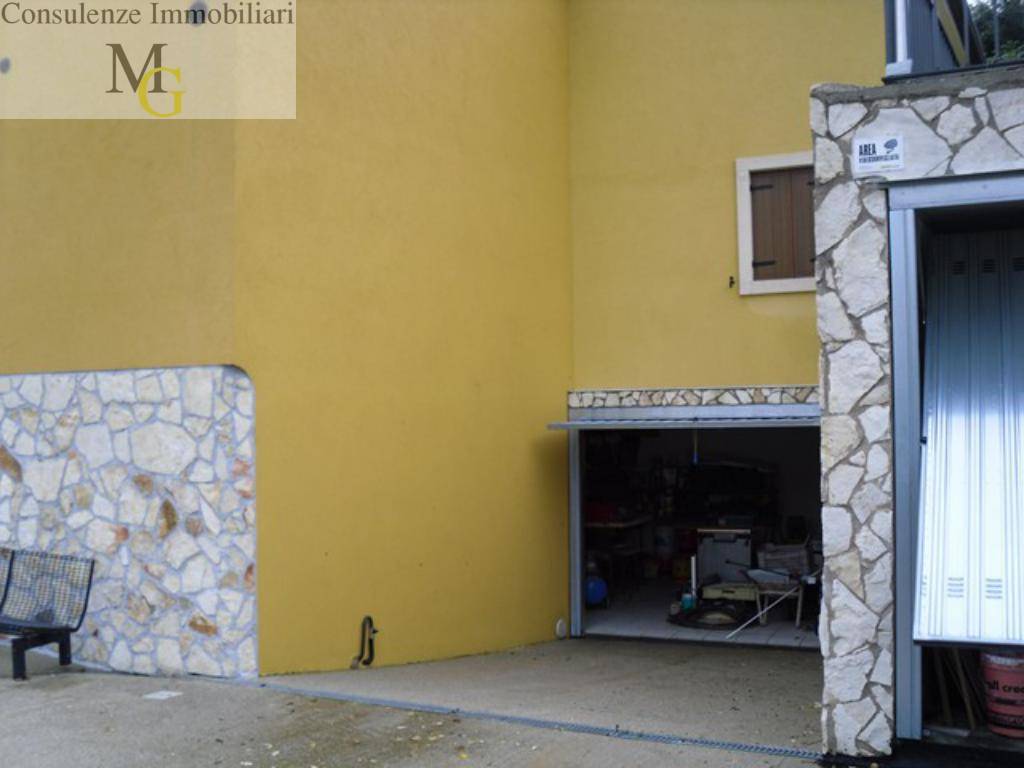 casa affiancata in vendita a Cazzano di Tramigna