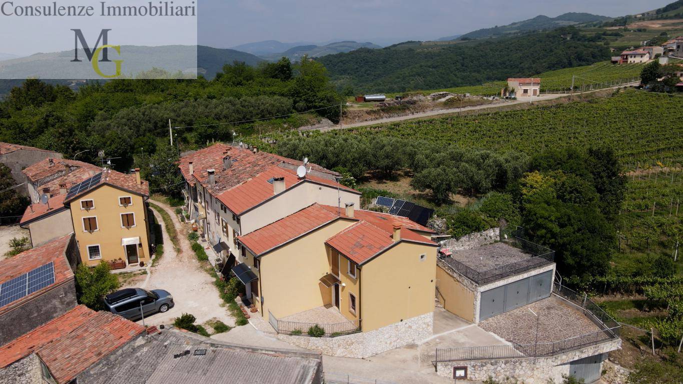 casa affiancata in vendita a Cazzano di Tramigna