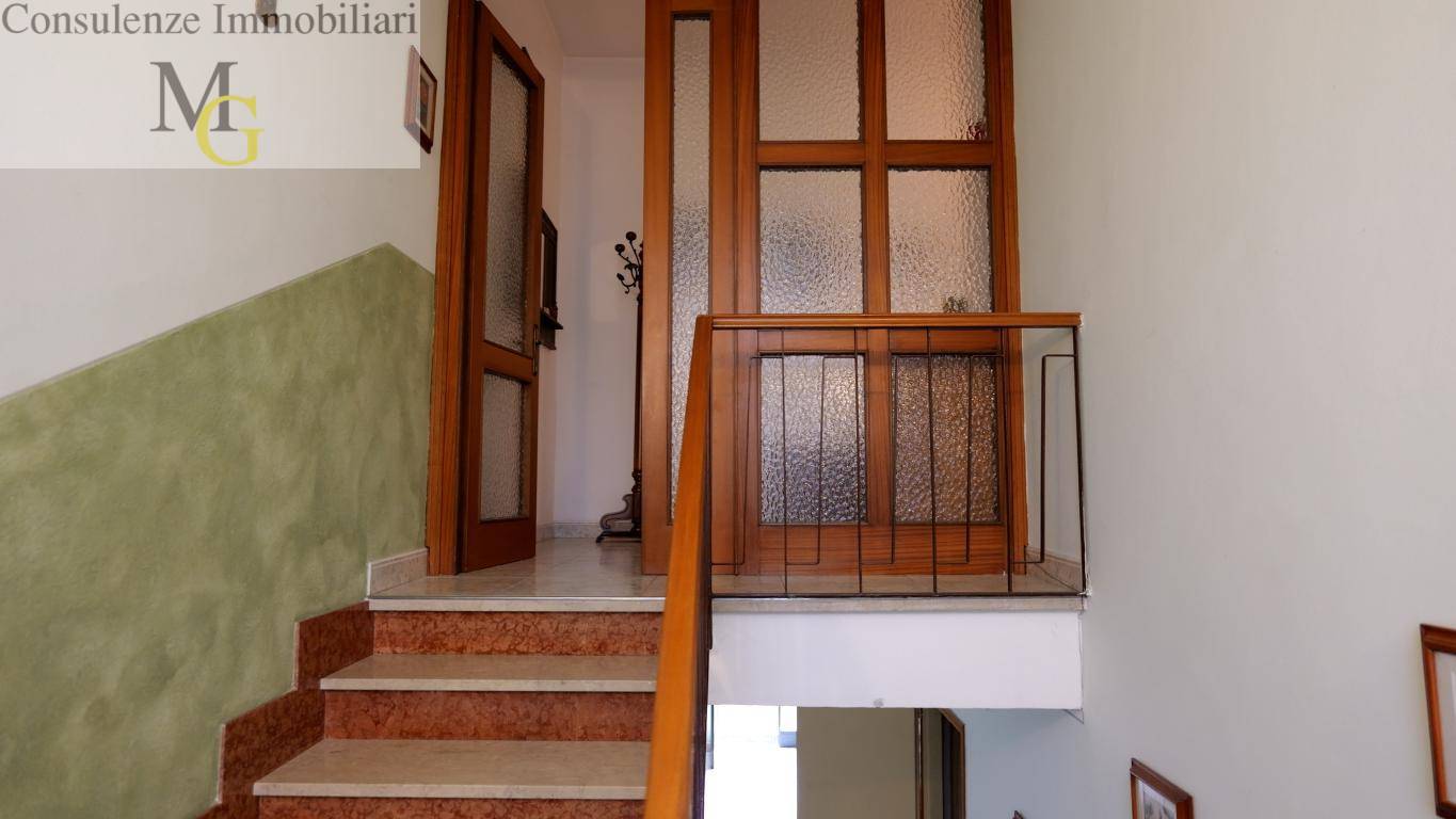 casa bifamiliare in vendita a Gambellara