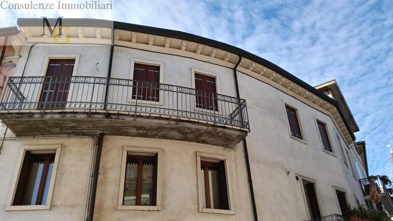 Appartamento in vendita a Montecchia di Crosara
