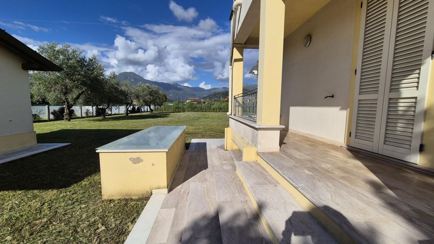 Villa Bifamiliare con giardino, Camaiore capezzano pianore