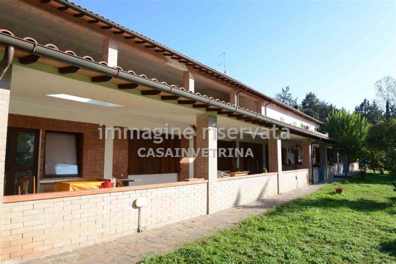 Rustico con giardino in strada delle lupaie, Campagnatico