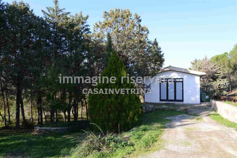 Rustico con giardino in strada delle lupaie, Campagnatico