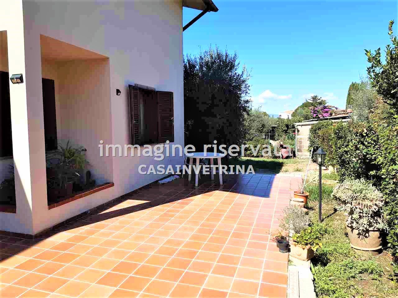 Villa con giardino in via santa maria goretti, Grosseto