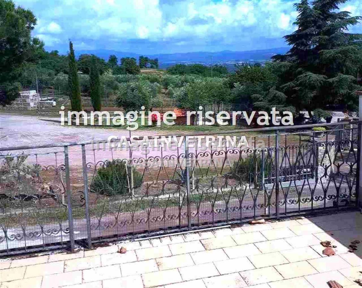 Villa con giardino in via casa mazzi, Cinigiano