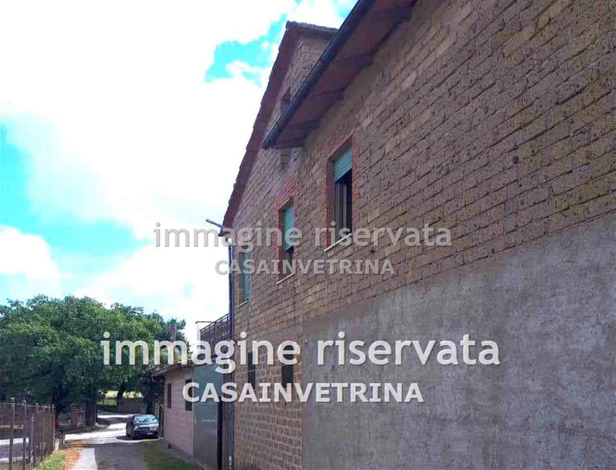 Villa con giardino in via casa mazzi, Cinigiano