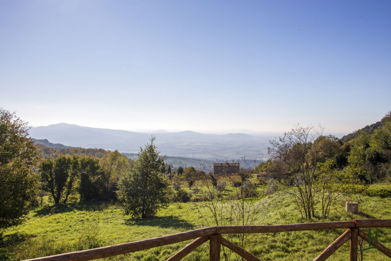 Stabile/Palazzo con giardino in via gorizia, Roccastrada