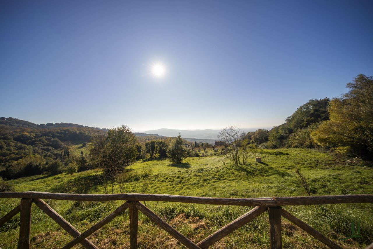 Stabile/Palazzo con giardino in via gorizia, Roccastrada
