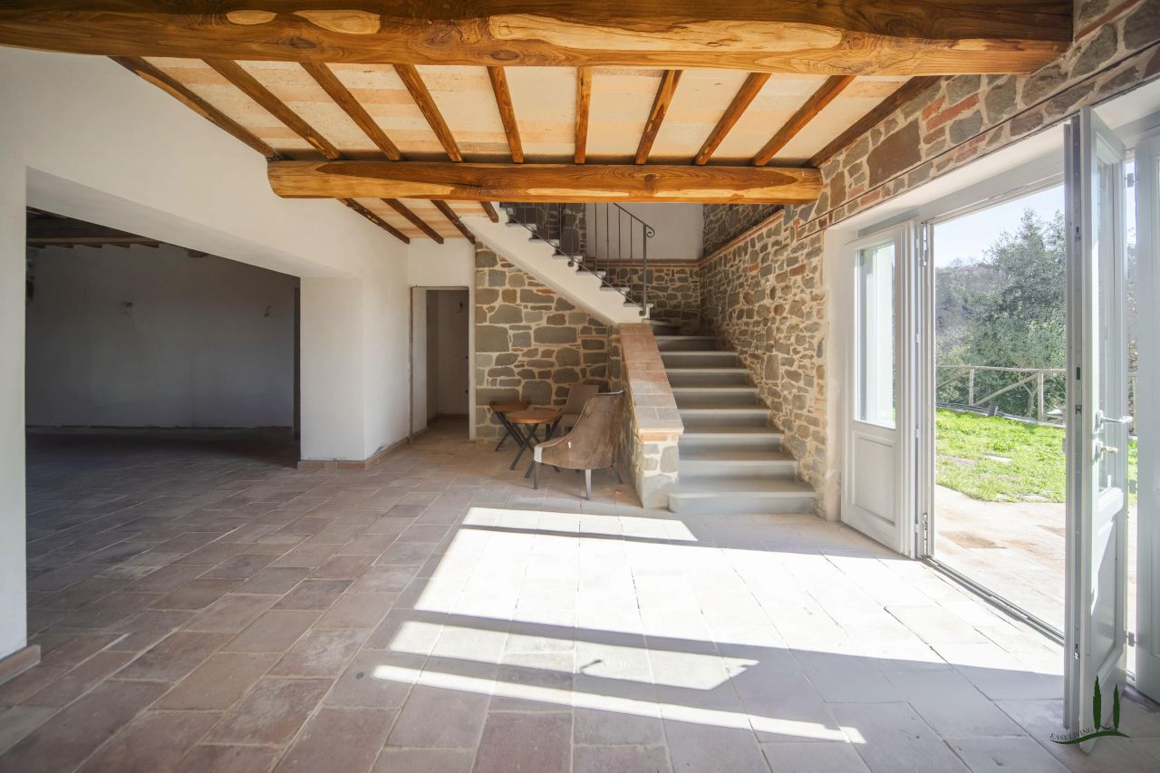 Rustico con giardino a Vinci