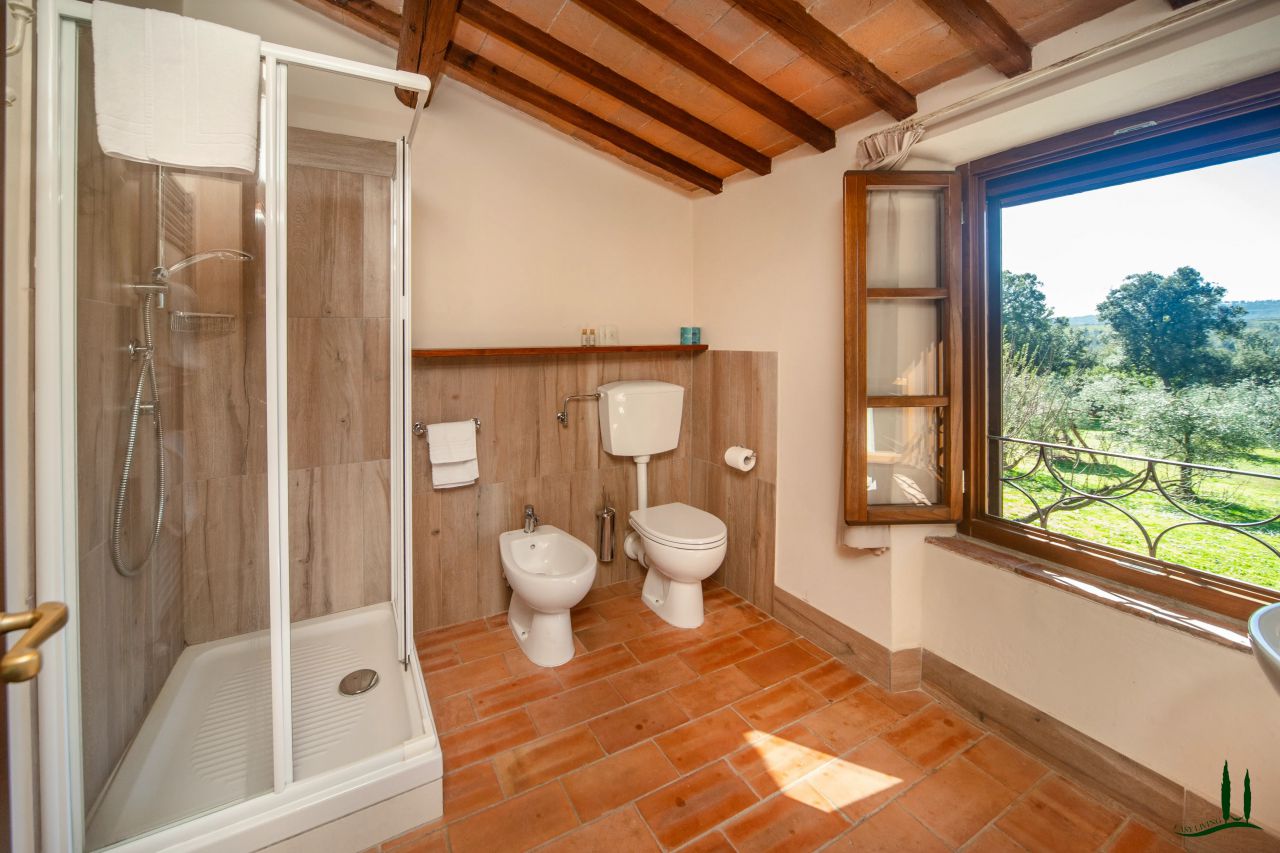 Attivit commerciale con giardino in localita san donato, San Gimignano