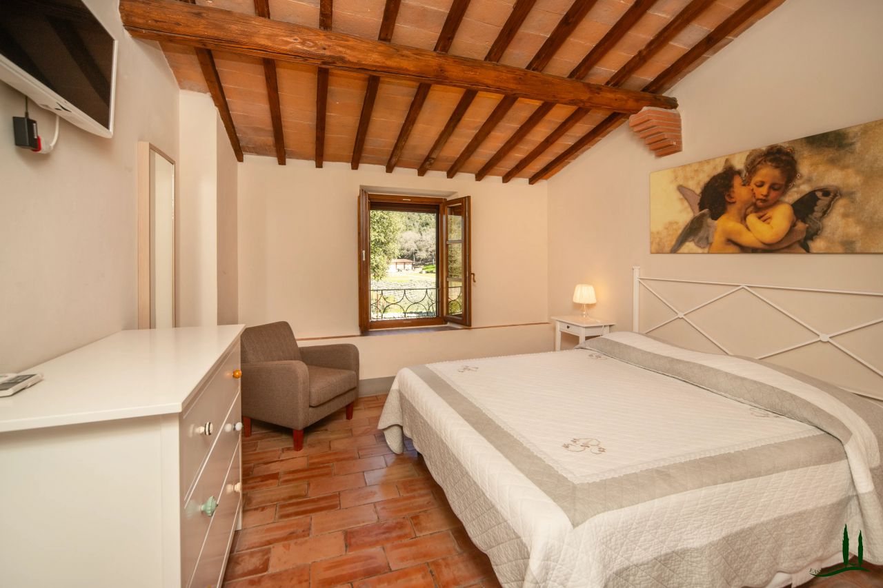 Attivit commerciale con giardino in localita san donato, San Gimignano