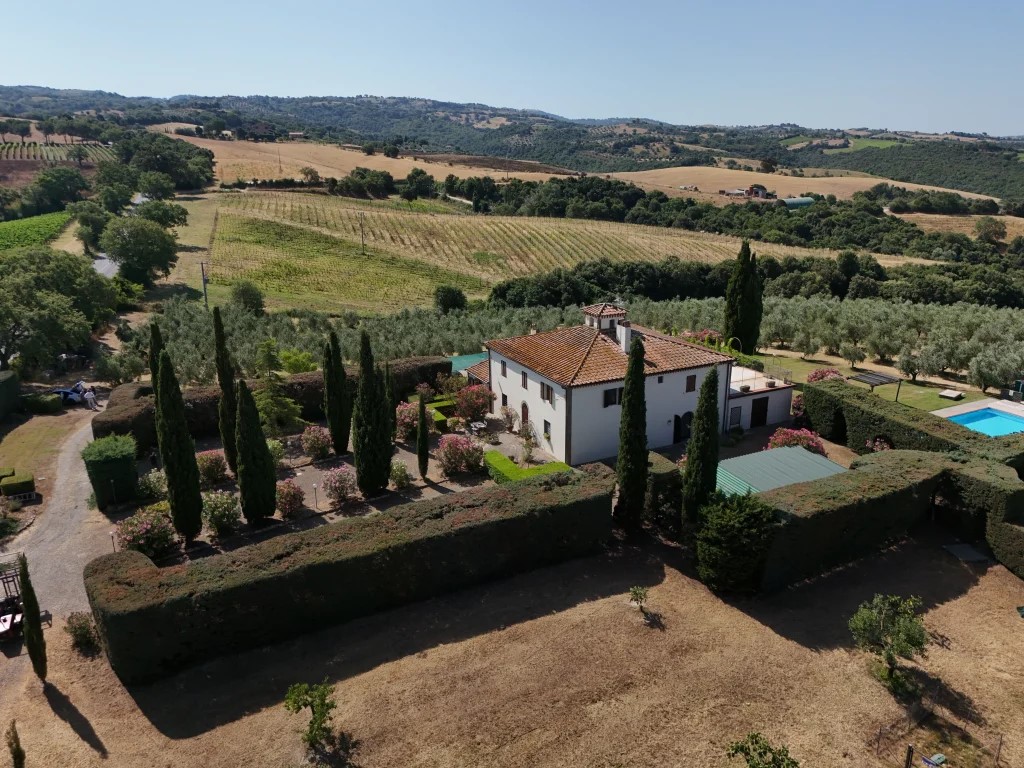 Attivit commerciale con giardino in preselle podere stabbiatini, Scansano