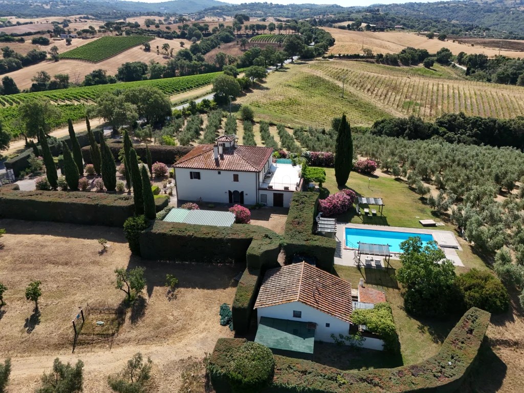 Attivit commerciale con giardino in preselle podere stabbiatini, Scansano