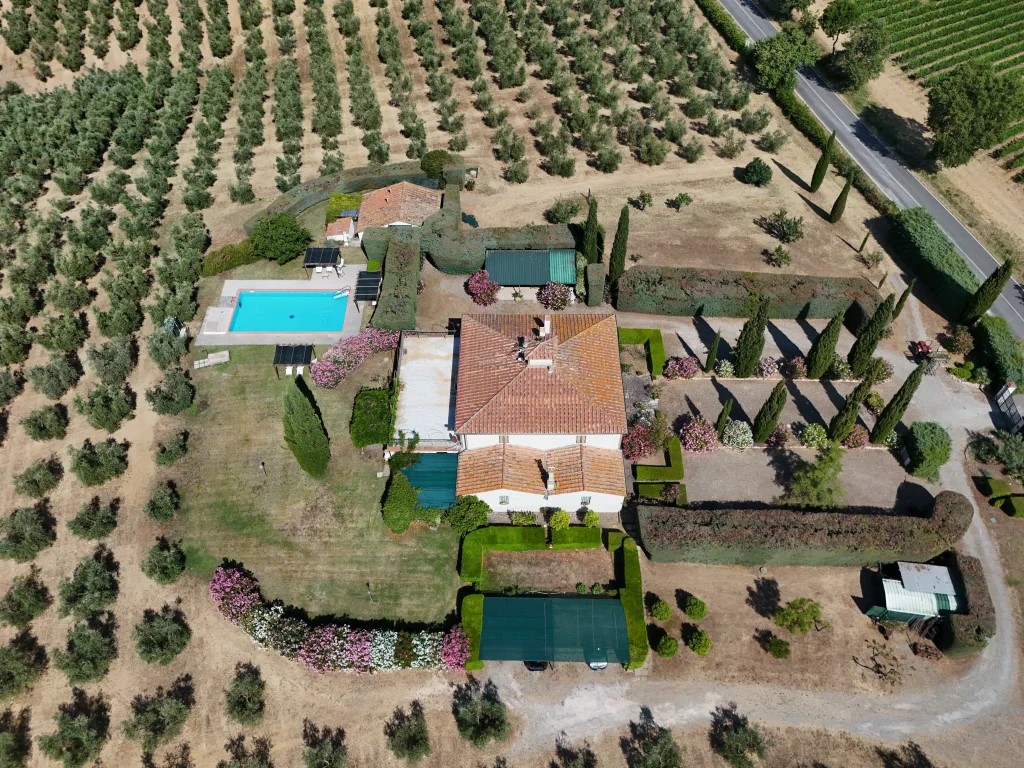 Attivit commerciale con giardino in preselle podere stabbiatini, Scansano