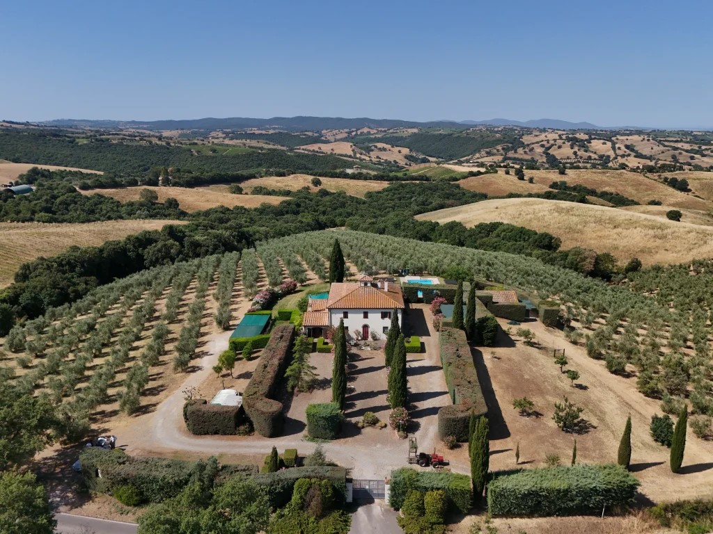 Attivit commerciale con giardino in preselle podere stabbiatini, Scansano
