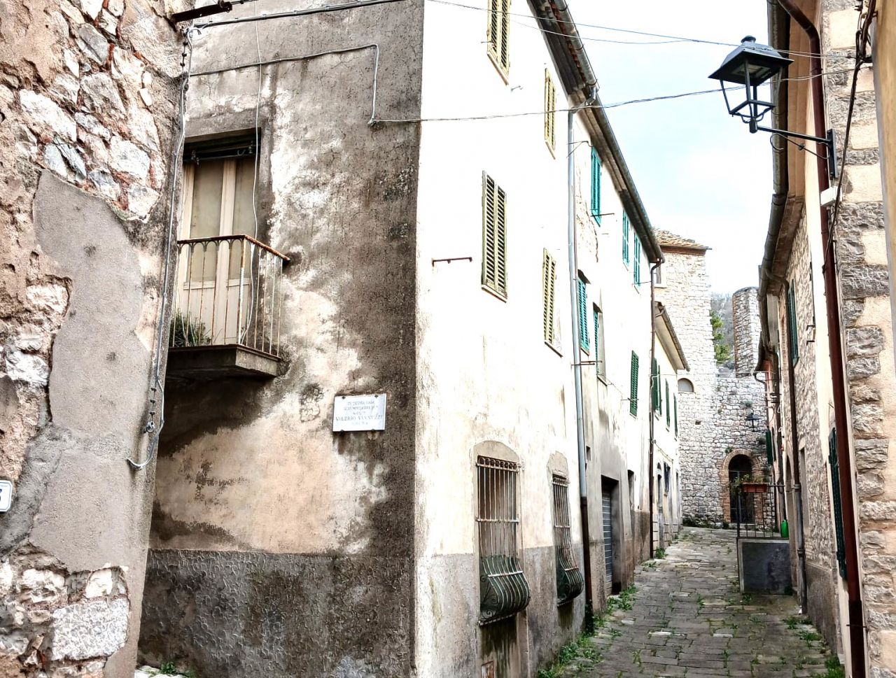 Casa indipendente da ristrutturare in via delle scalelle, Roccalbegna