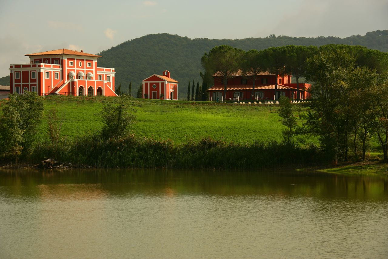 Stabile/Palazzo con giardino in le guardiole, Capalbio