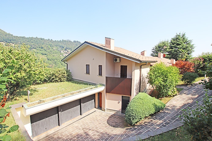 Villa con terrazzo, Alzano Lombardo nese