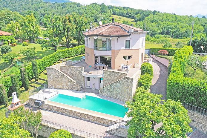 Villa con terrazzo a Palazzago