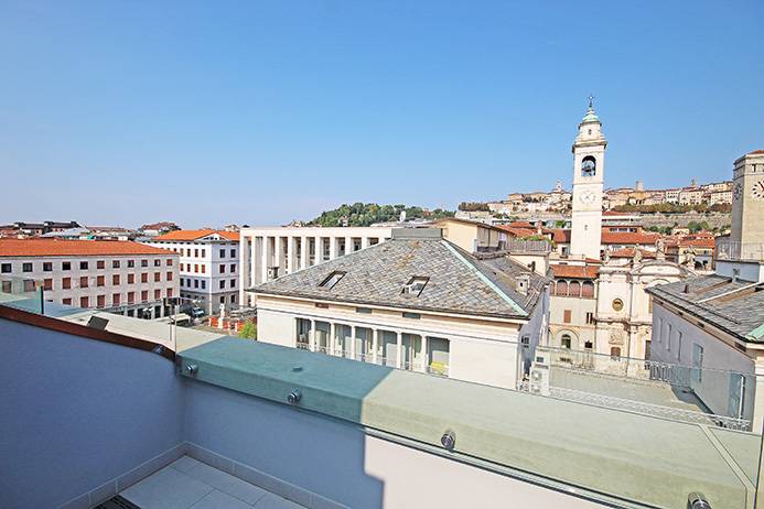 Attico con terrazzo, Bergamo centrale