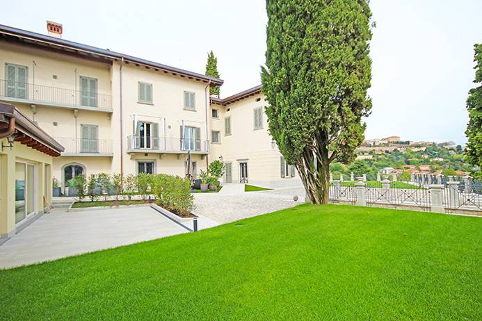 Attico con box doppio, Bergamo zona piscine-conca d'oro