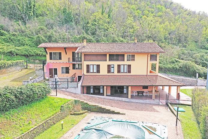 Cascina/Casale/Masseria in vendita a Monticelli Brusati