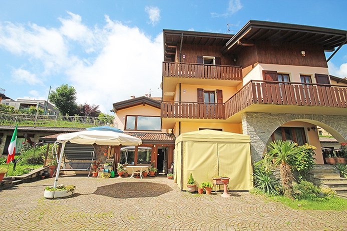 Villa in vendita a Selvino