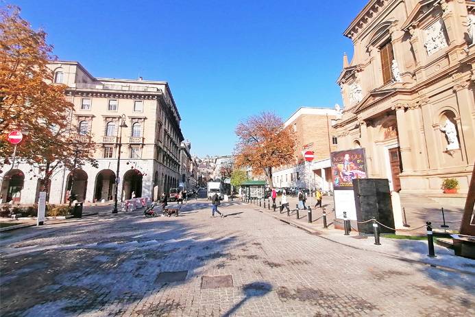 Negozio in affitto a Bergamo, Centrale